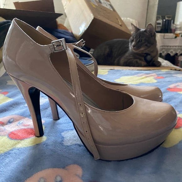 Heels - Picture 2 of 2